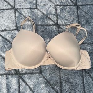 Pink Victoria’s Secret t-shirt bra
